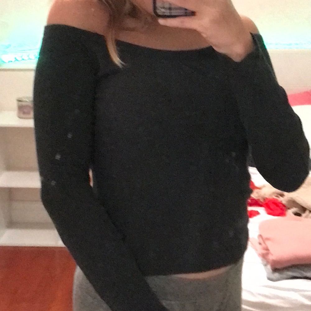 Black of the shoulder tee